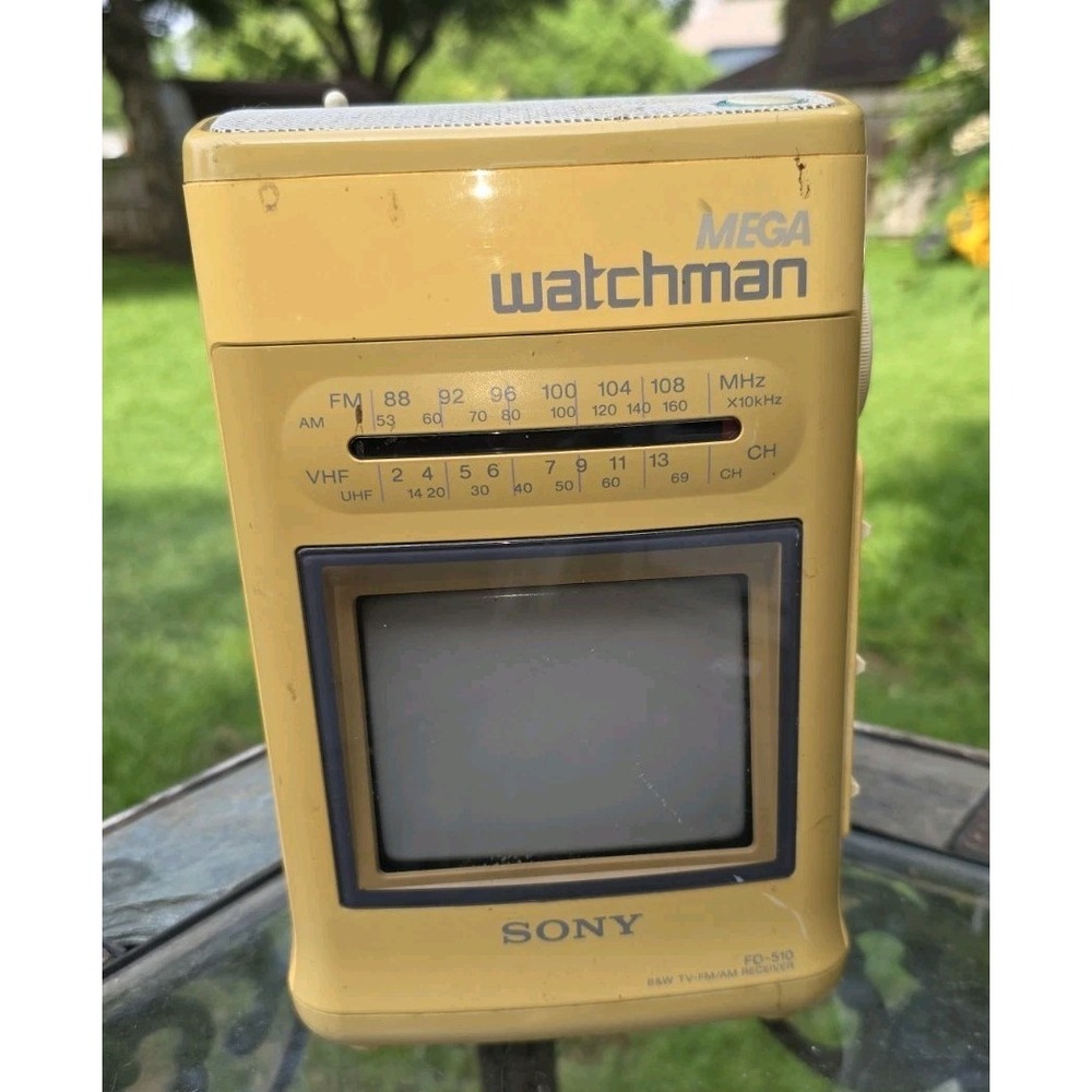 Sony MEGA Watchman FD-510 B&W TV-FM/AM Radio Parts Only.
